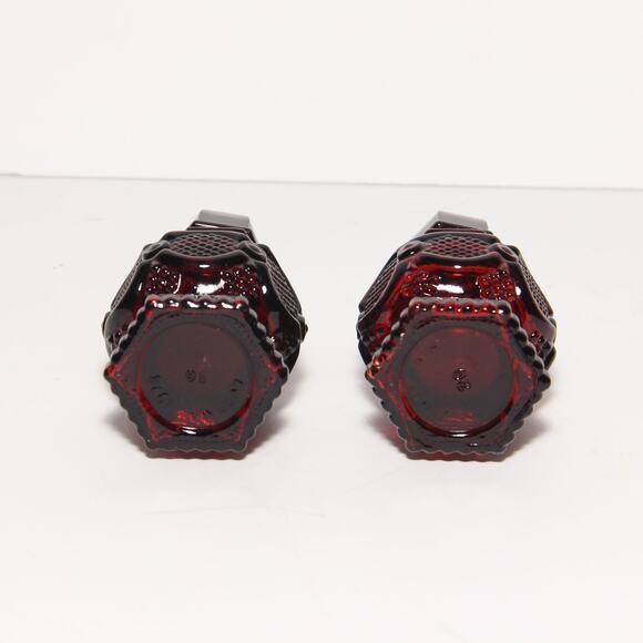 Vintage Avon 1876 Cape Cod Collection Ruby Red Glass Salt & Pepper Shakers EMPTY - Picture 3 of 5